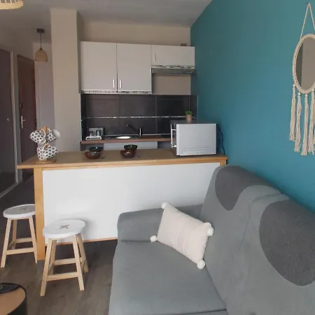 Charming Flat 100m From The Beach Апартаменты *